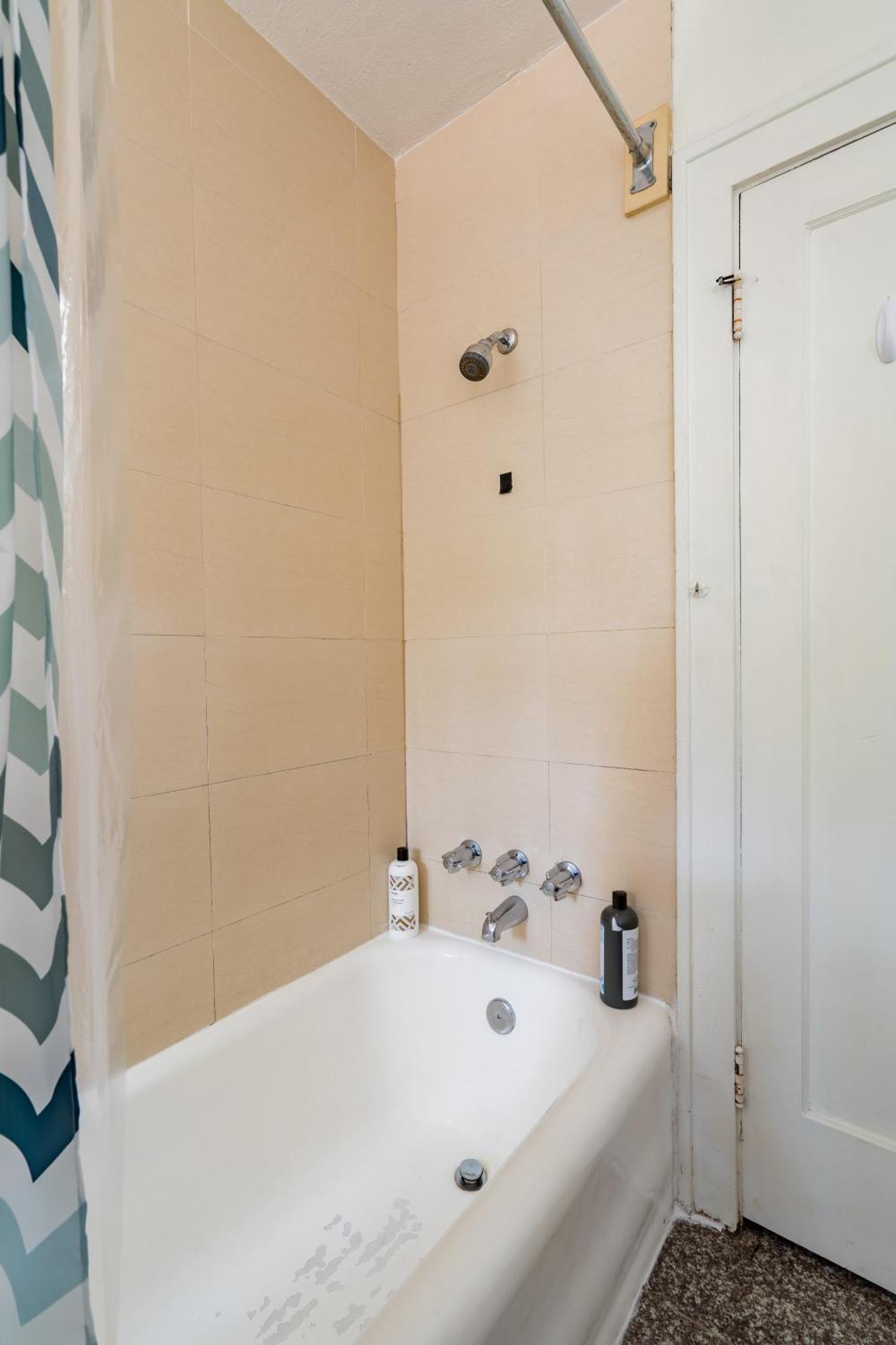 Collection - Charming & Spacious 5br In Se Holiday home