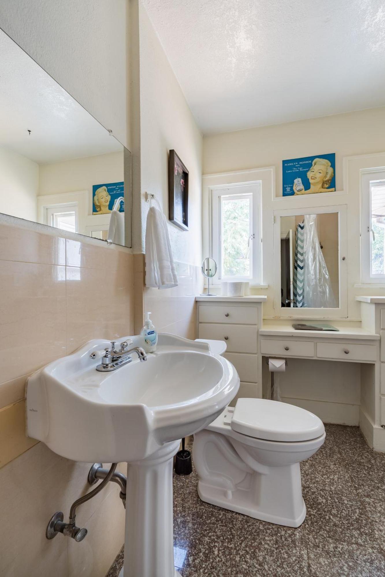 Collection - Charming & Spacious 5br In Se